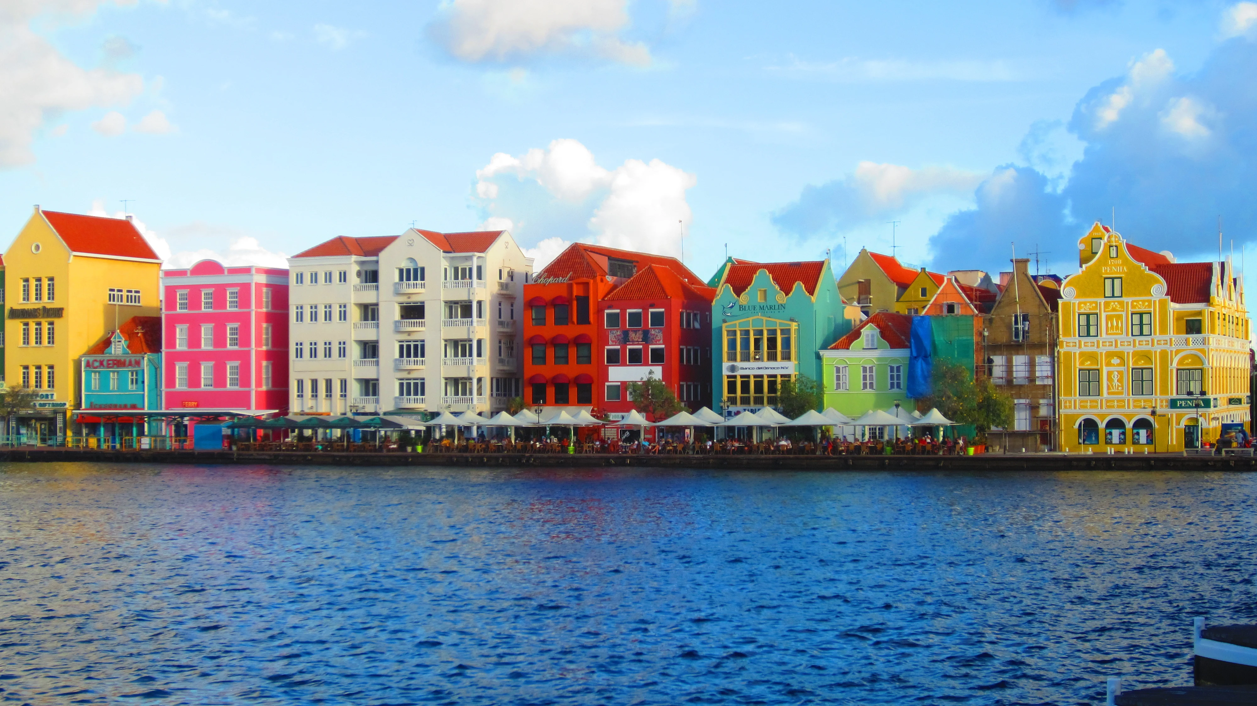 Curaçao and Djibouti - two new Cloudflare data centers located where undersea cables meet Embedded Image - VU5fEf